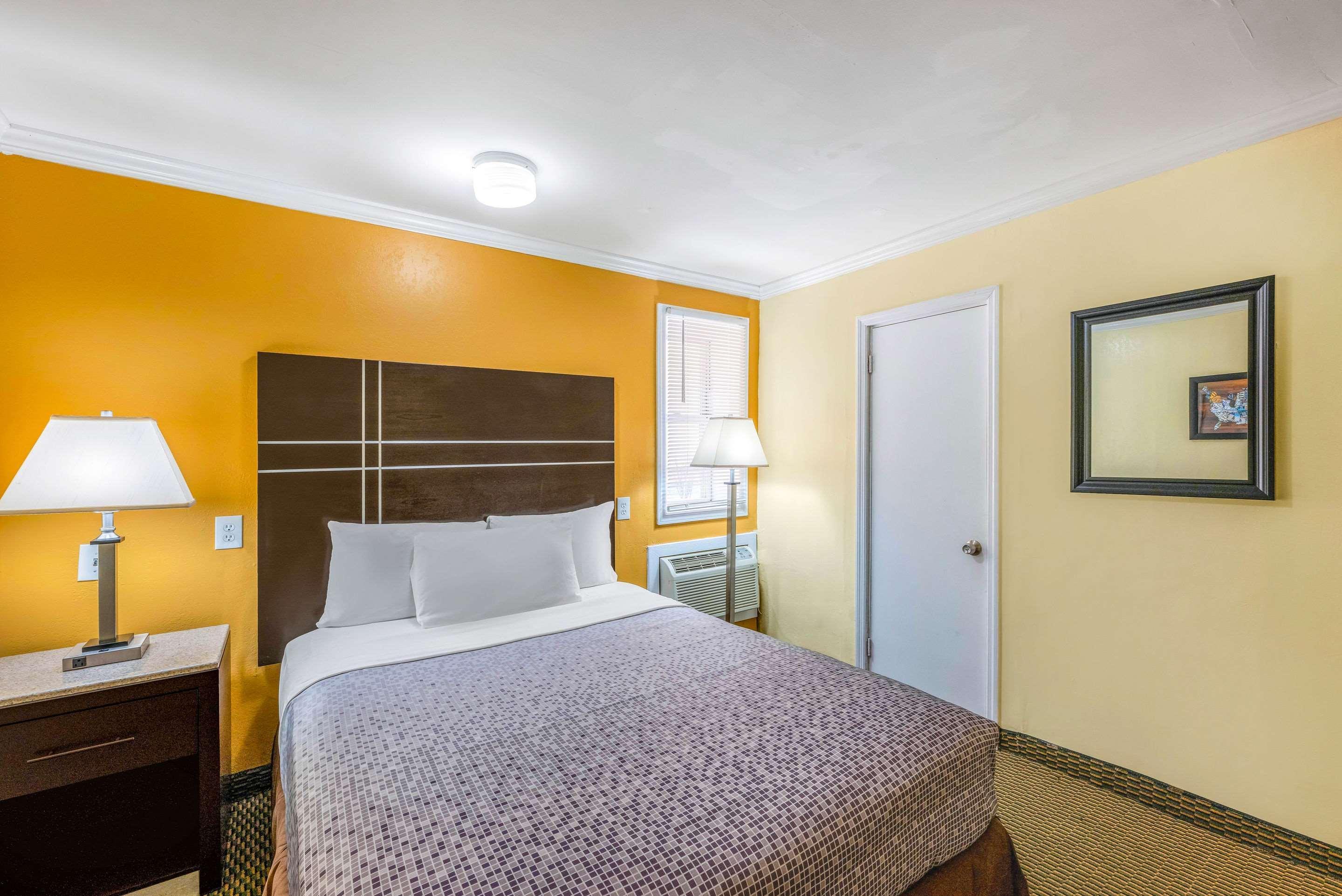 Econo Lodge Beach And Boardwalk Atlantic City Exterior photo